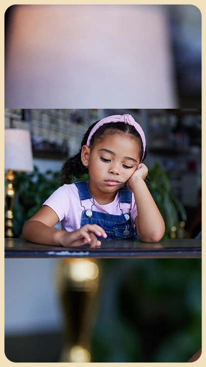 Niña aburrida.