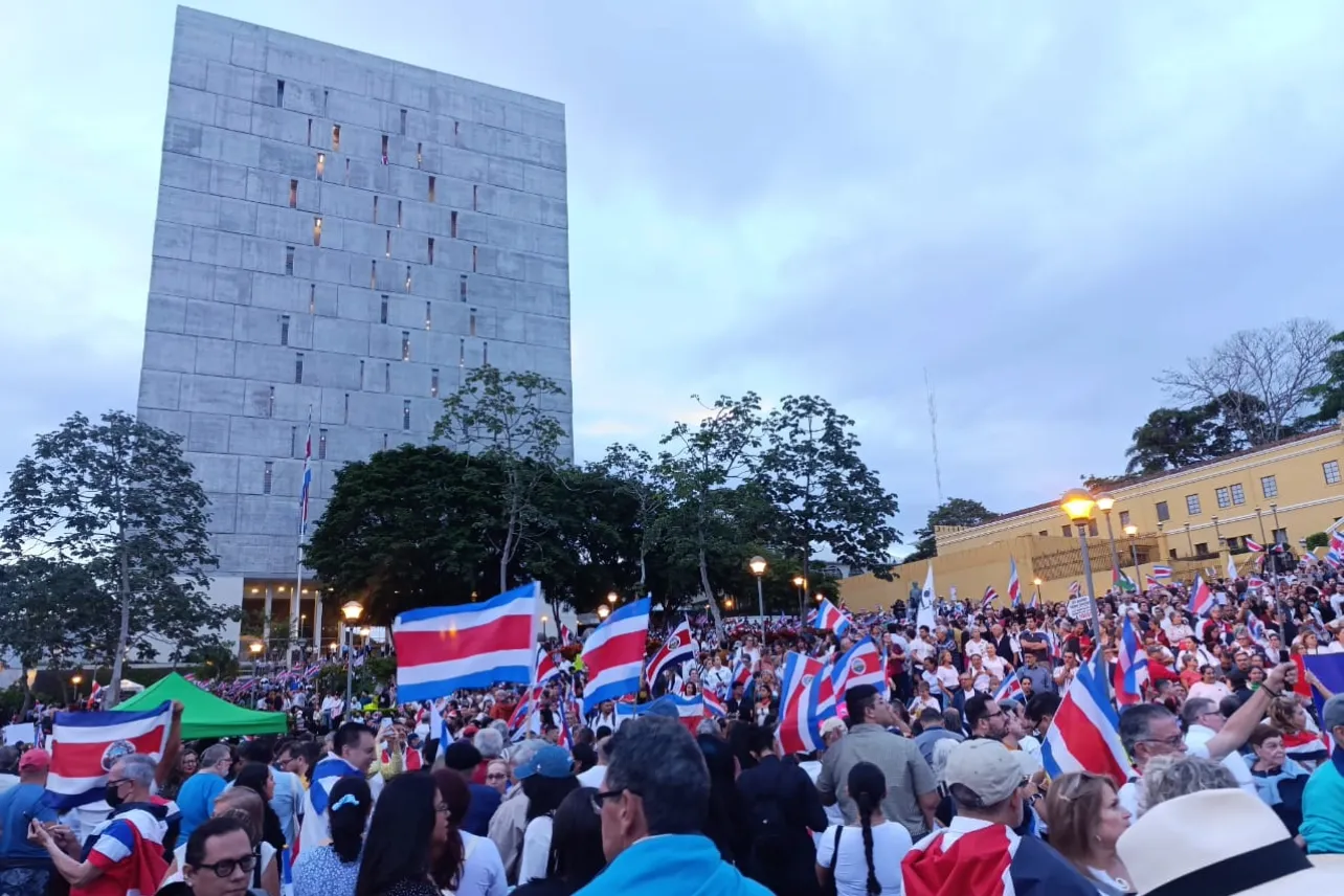 Laura Fernández, magistrados, manifestación, noticias, Costa Rica