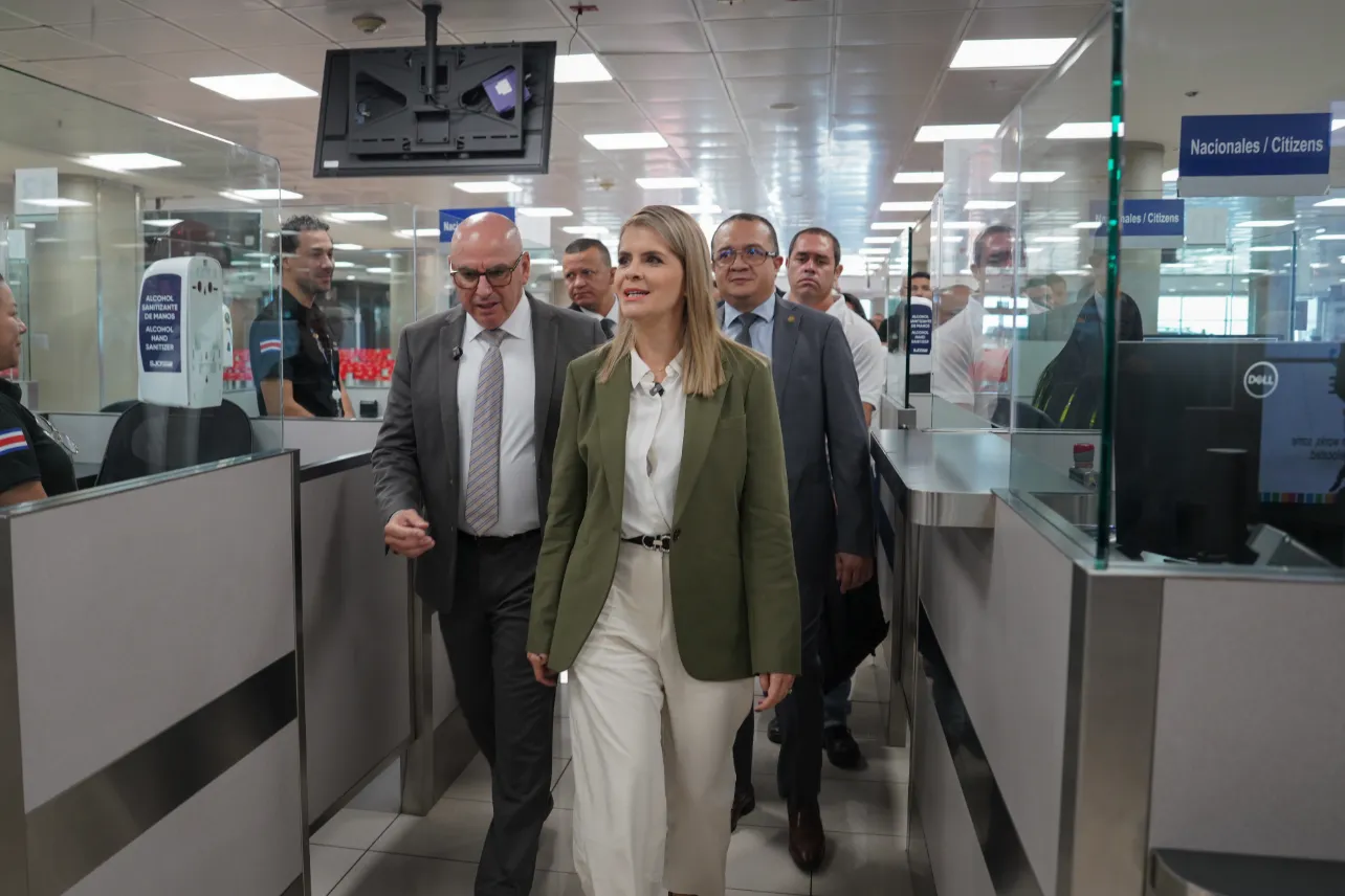 Laura Fernández, aeropuerto, policías, PCD, noticias, Costa Rica