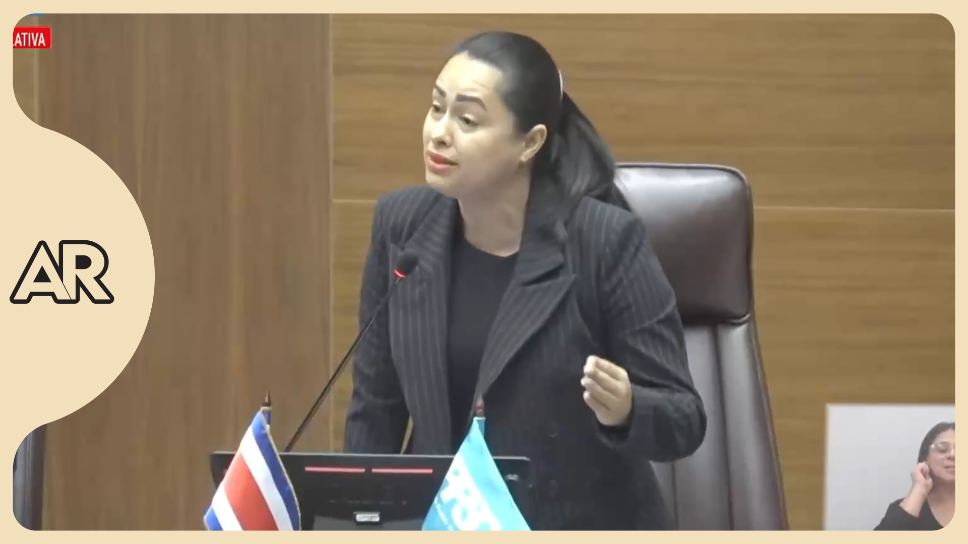 Diputada oficialista califica como “damas de compañía” a Claudia Dobles y Abril Gordienko y se niega a disculparse