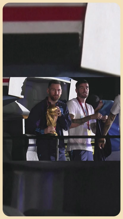 Lionel Messi con la Copa Mundial.