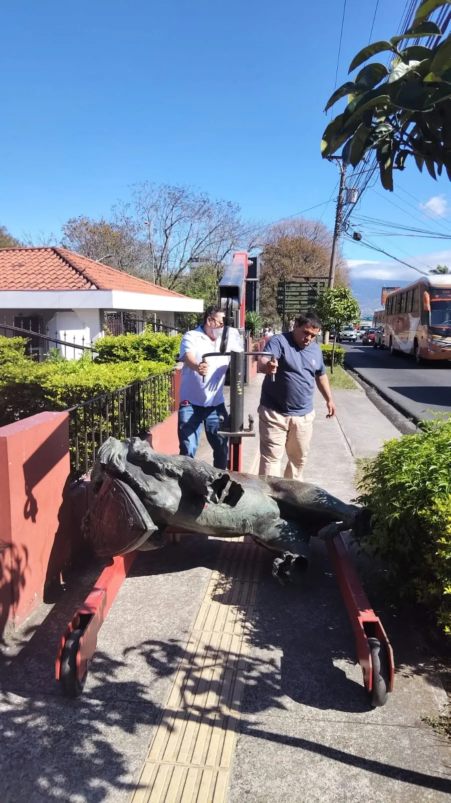 221026_Monumento_León_Cortés_interna