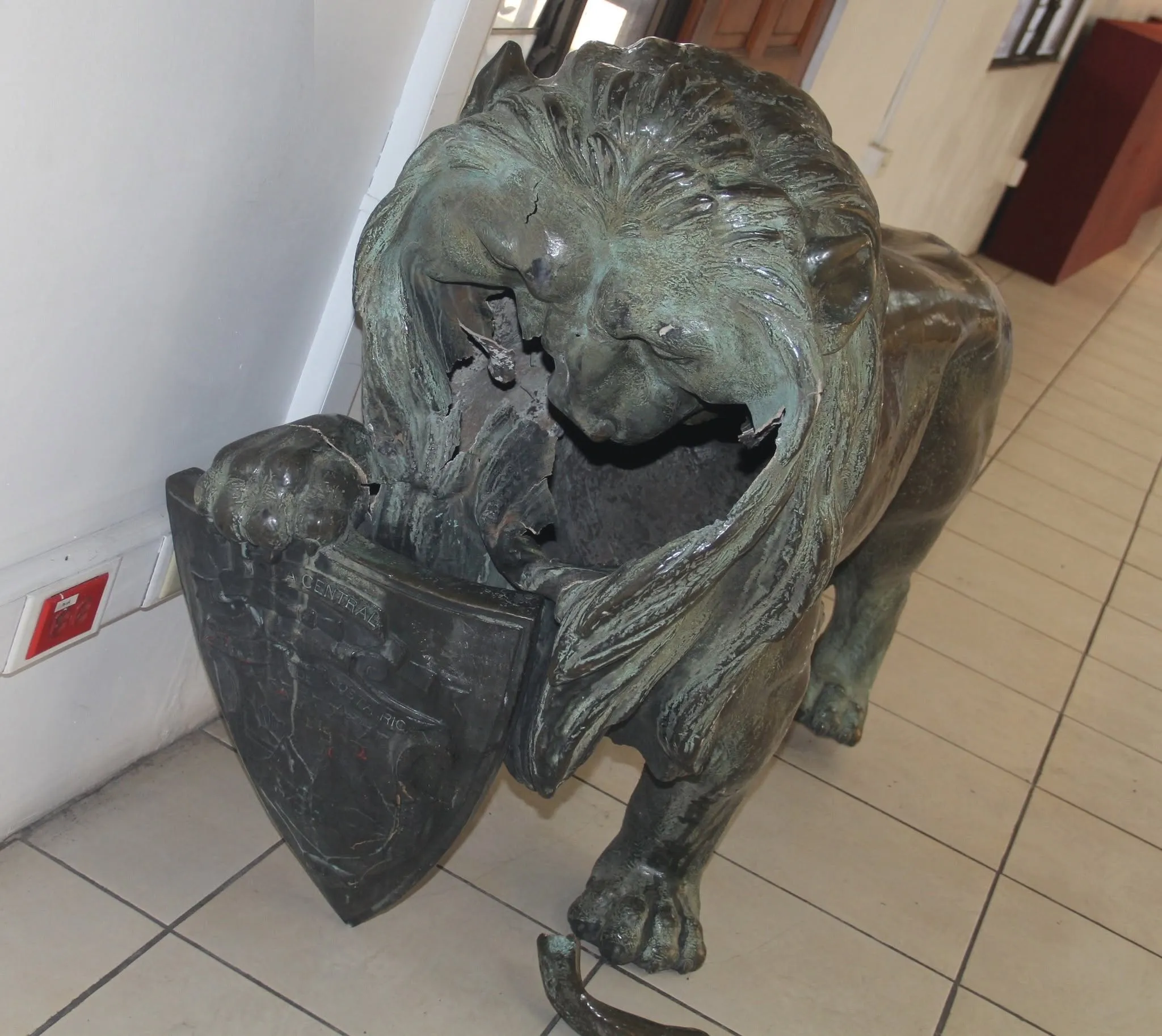 221026_Monumento_León_Cortés_interna