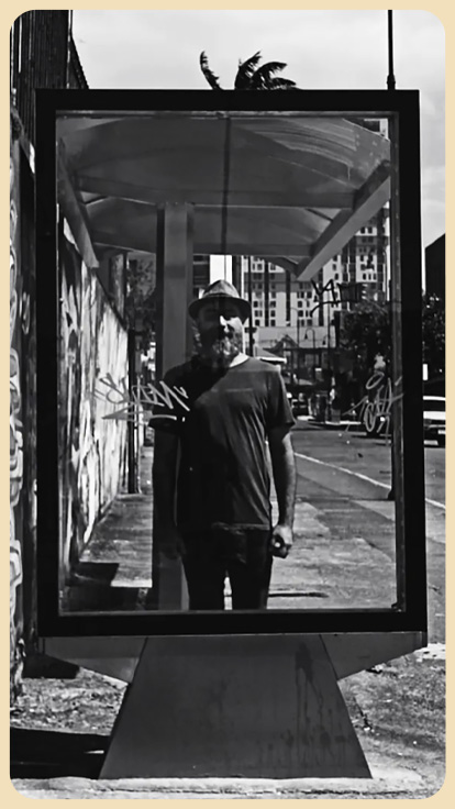 Artista costarricense Yamil de la Paz.