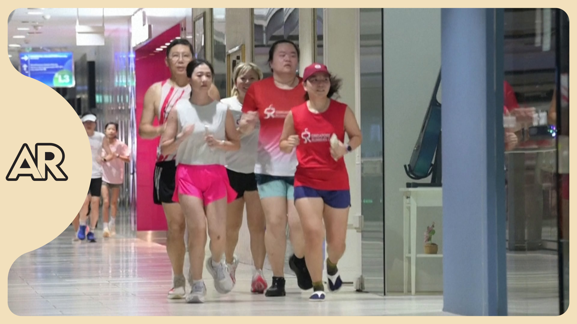 En Singapur, los corredores entrenan en centros comerciales para huir de la contaminación