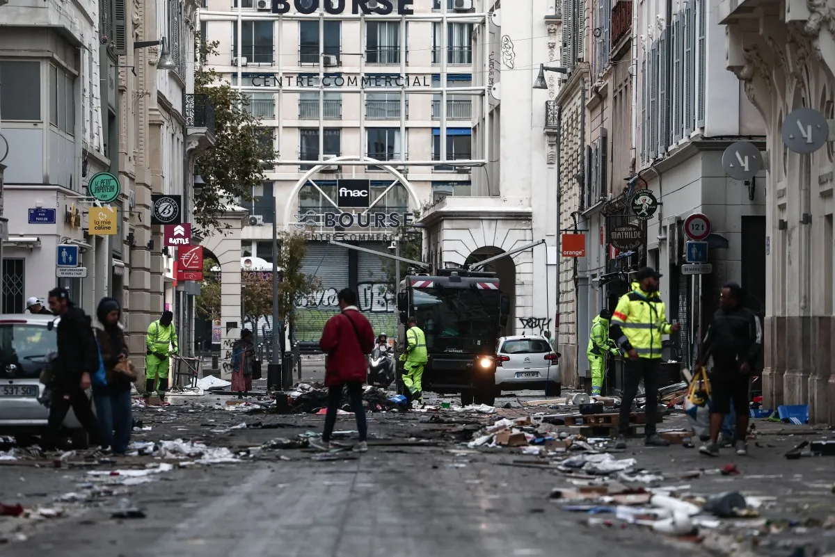 Daños tras protestas en París contra el costo de la vida