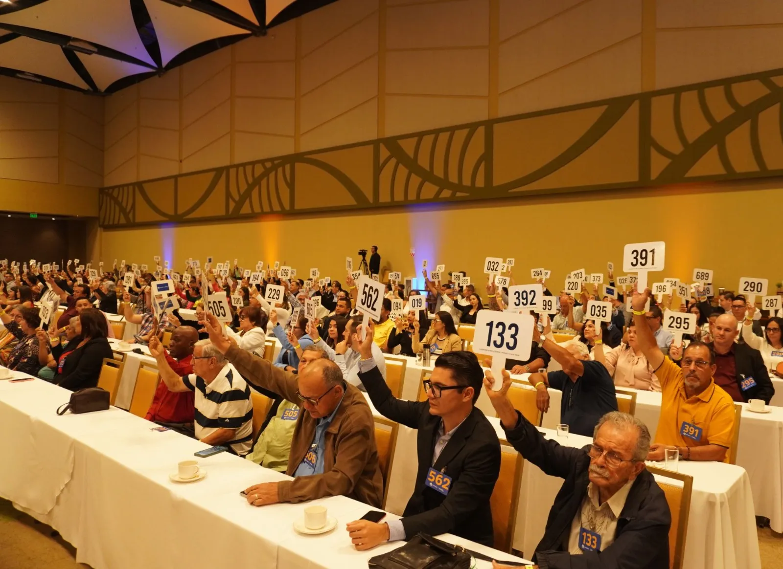 Asambleístas de Coopenae