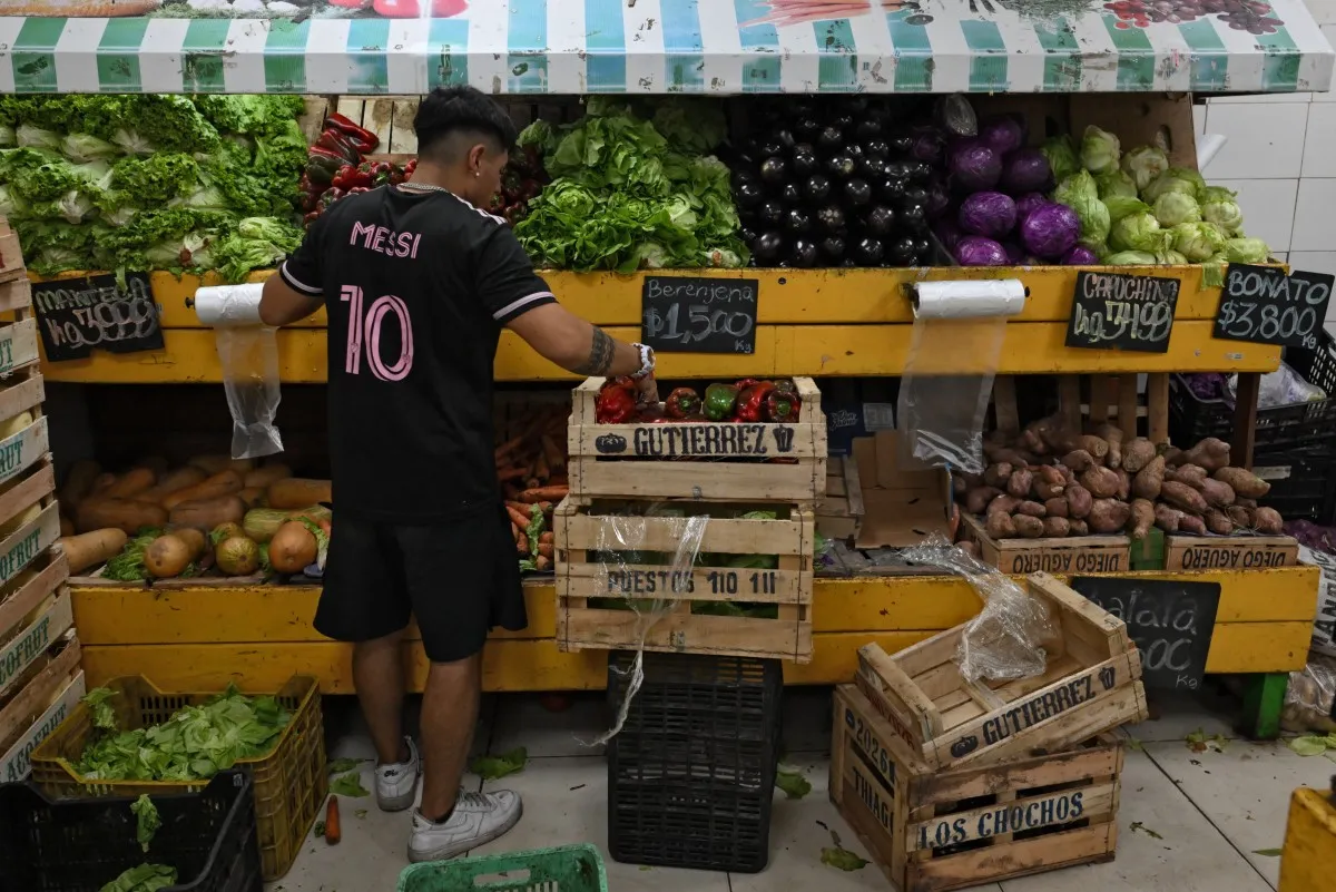 Hombre en mercado en Argentina
