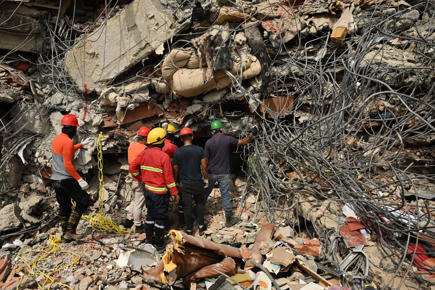 Zona devastada por terremoto en La Guaira, Venezuela