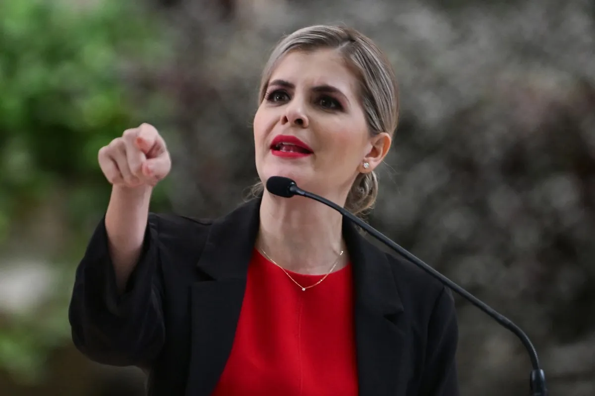 Laura Fernández, gira, Colombia