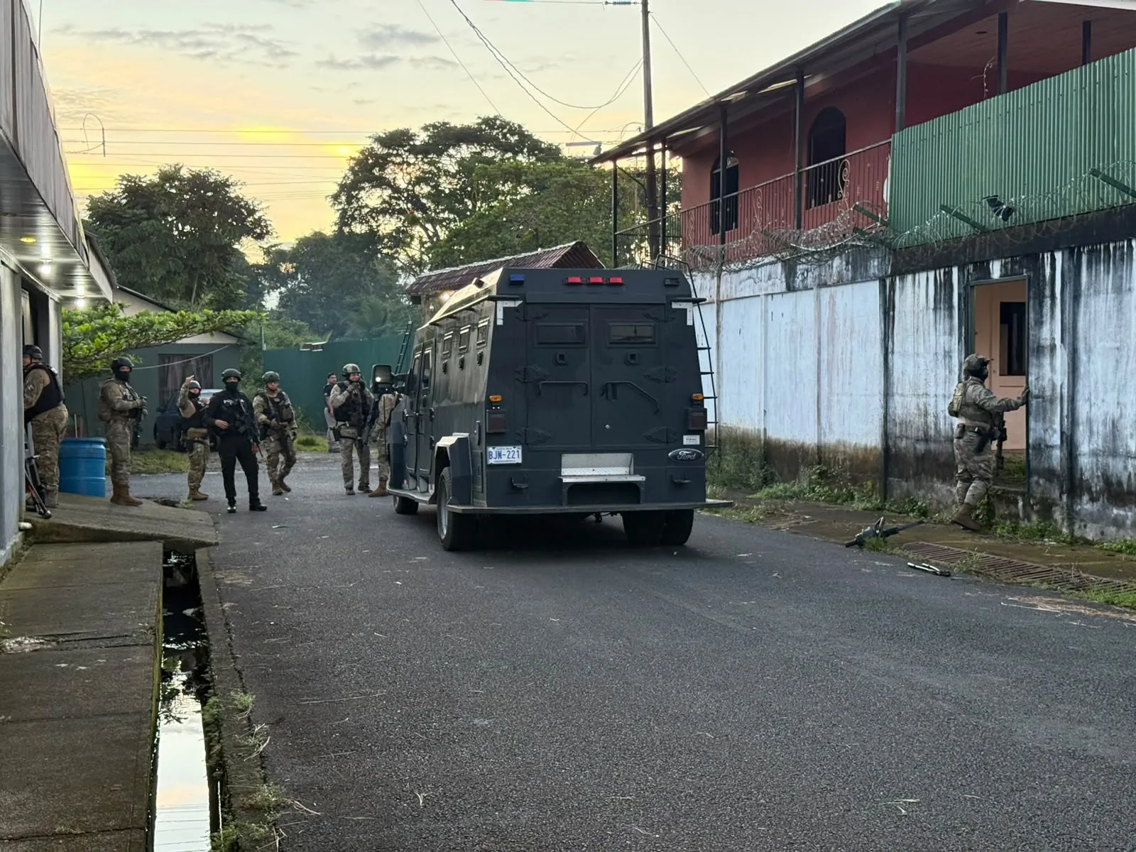 Menor, herido, operativo, OIJ, Limón