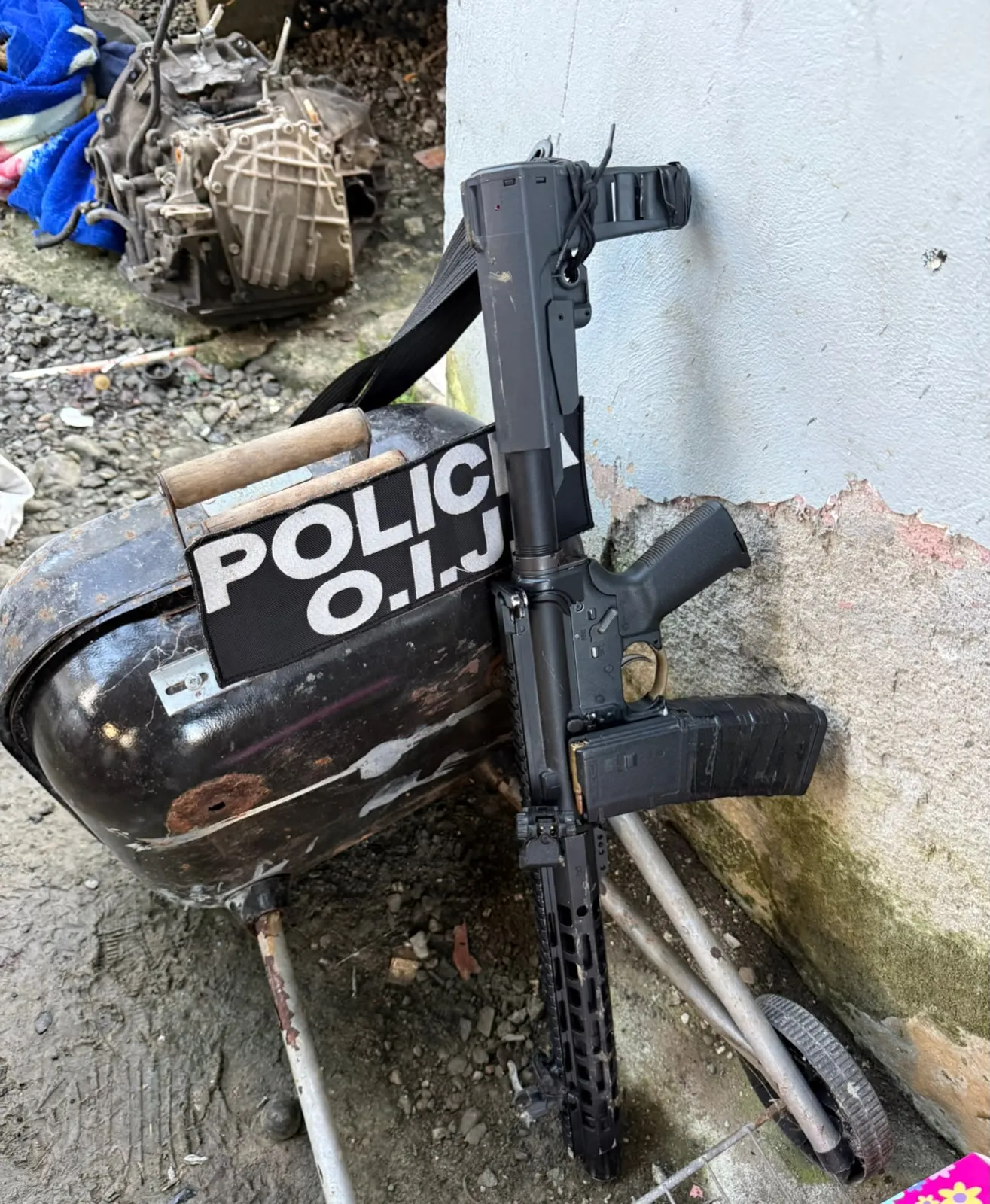 Fusil decomisado en operativo del OIJ en Limón