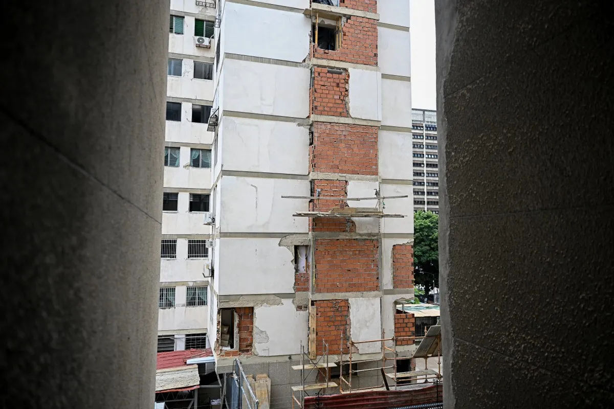 Edificio dañado por terremoto en Venezuela